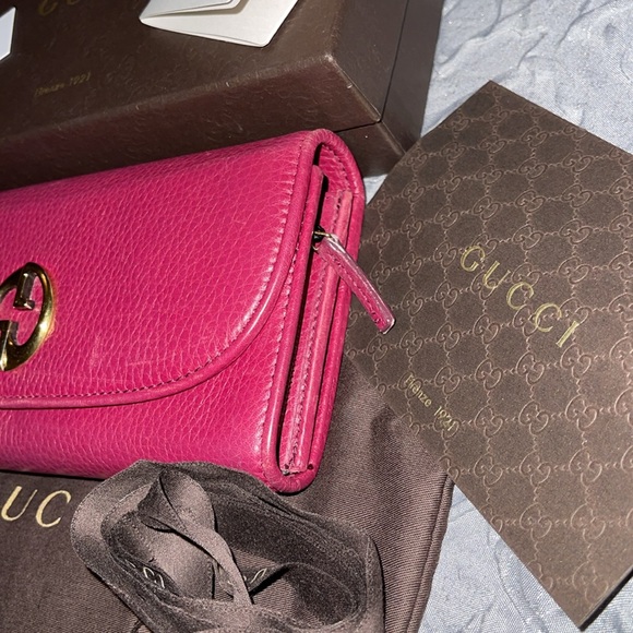 Preloved Gucci wallet dark pink excellent condition fits my iPhone 12 Pro Max - Picture 5 of 9